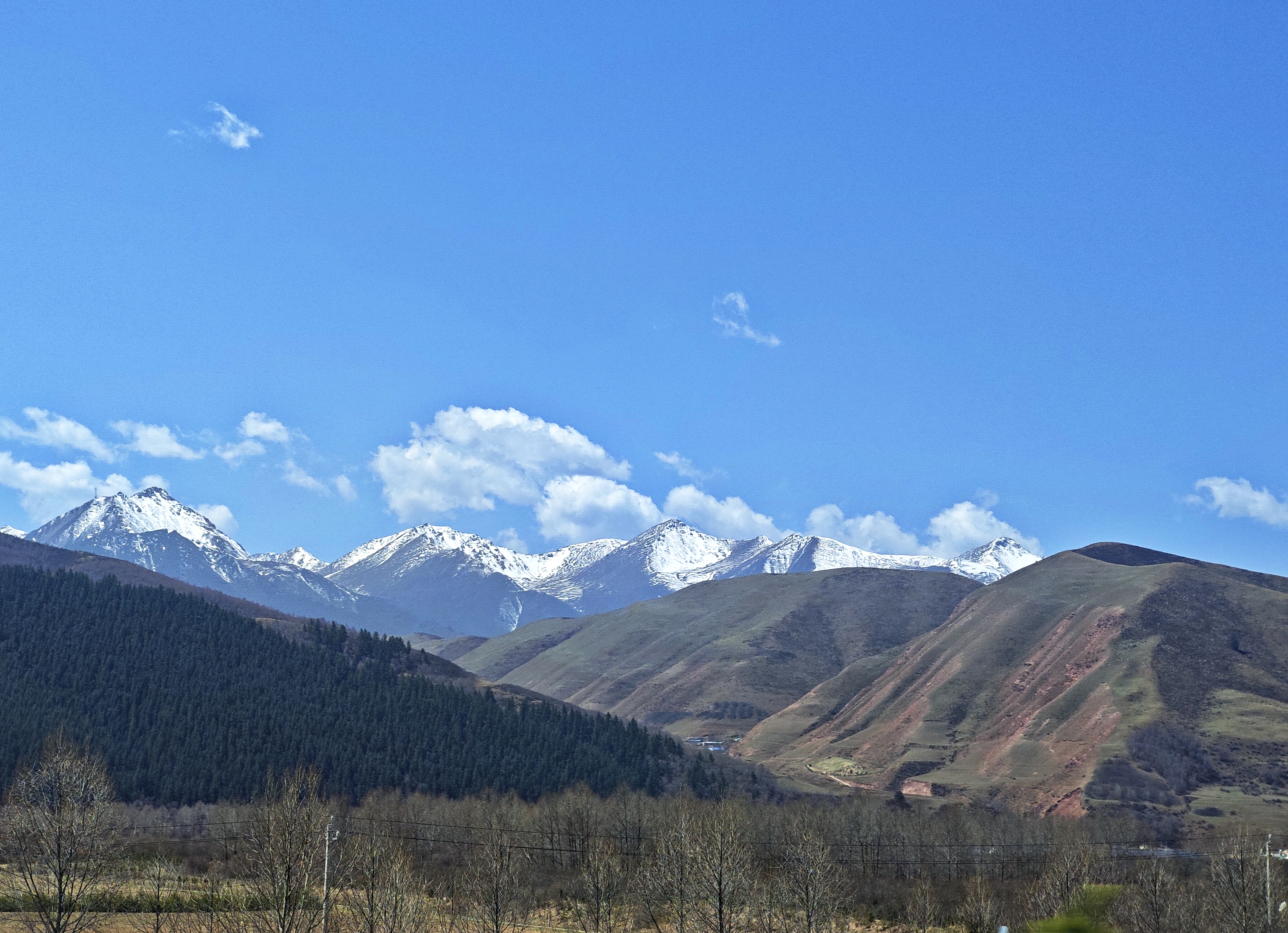 路途中的雪山